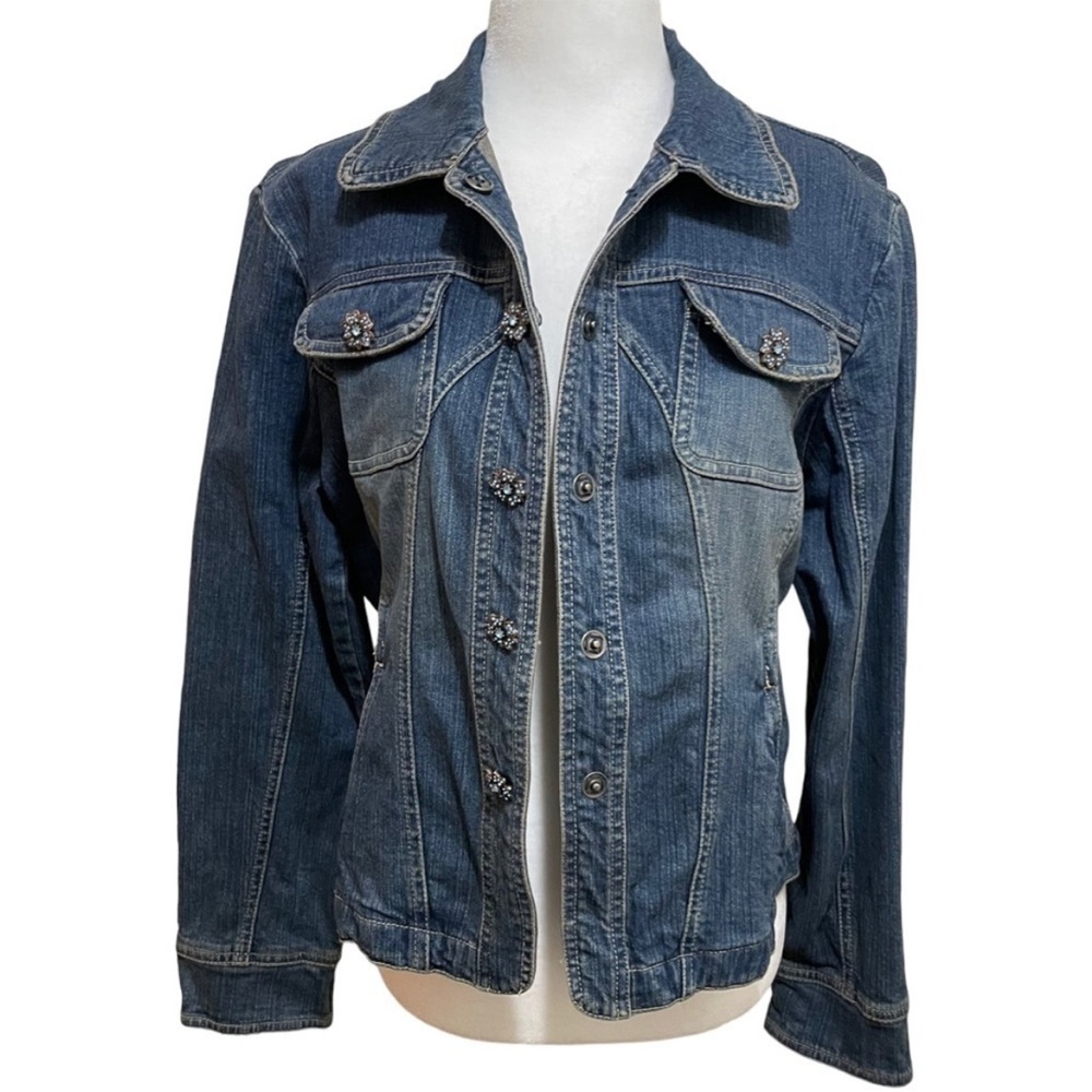 🌺 Super cute denim jacket with rhinestone flower detail on snaps. - Picture 2 of 10